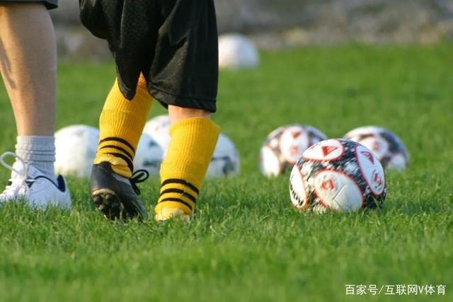 足球报：武磊进球效率不在国足历史第一梯队，但配得上响亮掌声
